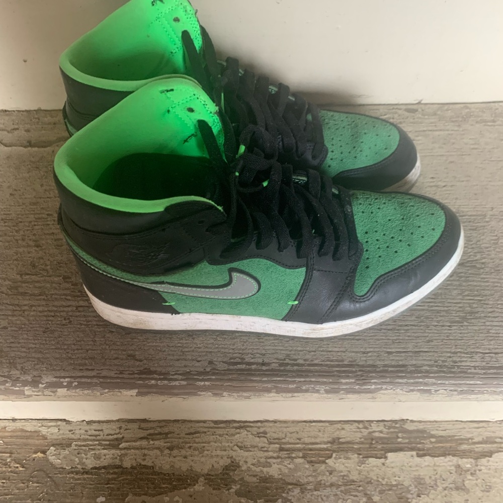Jordan 1 High Pine Green High-Top Sneakers